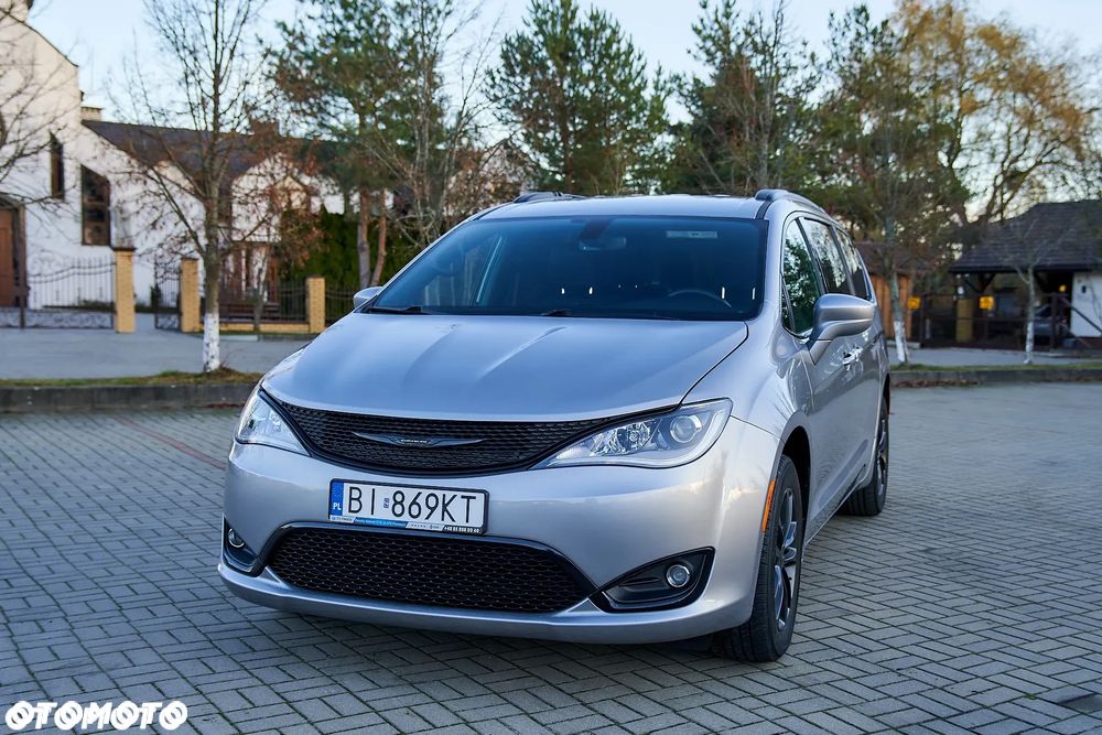 Chrysler Pacifica - 20