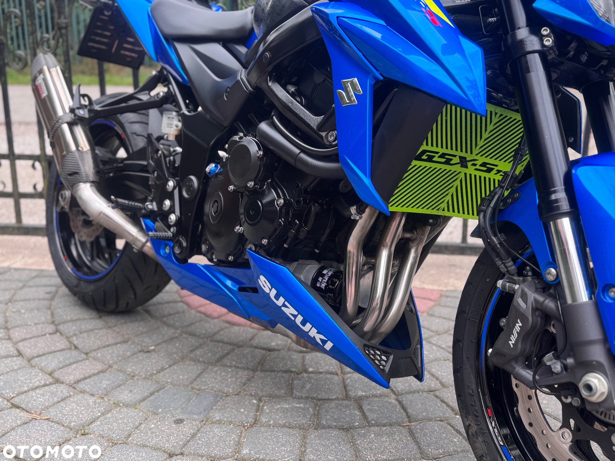 Suzuki GSX - 12