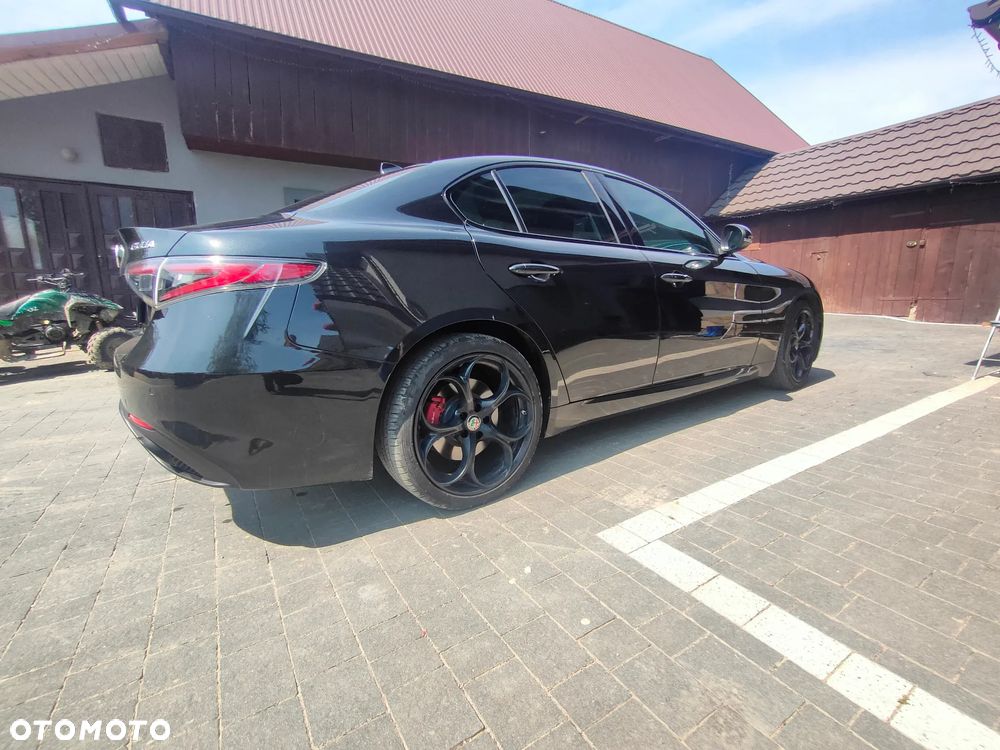 Alfa Romeo Giulia 2.0 Turbo 16V AT8-Q4 Veloce Ti - 17