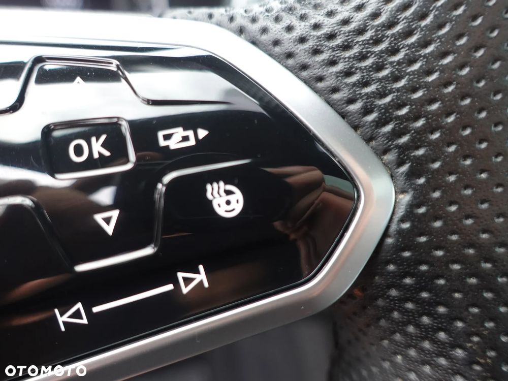 Volkswagen Tiguan 2.0 TDI SCR 4MotION DSG R-Line - 8