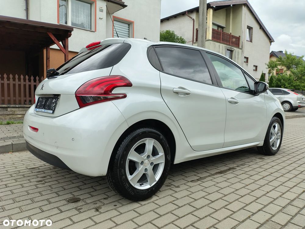 Peugeot 208 - 12