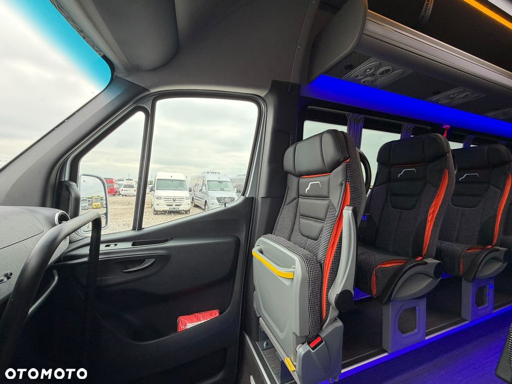 Mercedes-Benz Sprinter 519 - 21