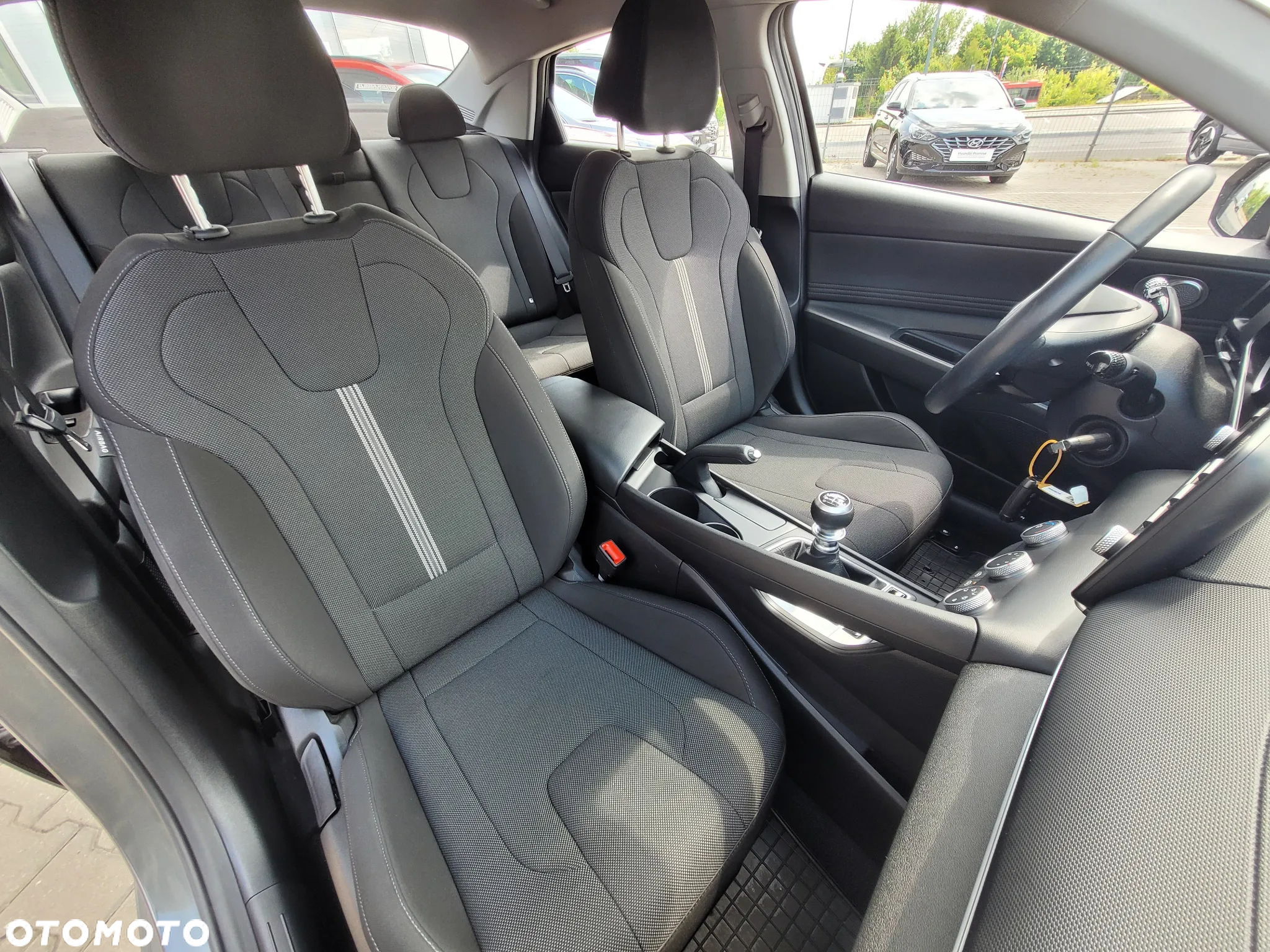 Hyundai Elantra 1.6 Modern - 19