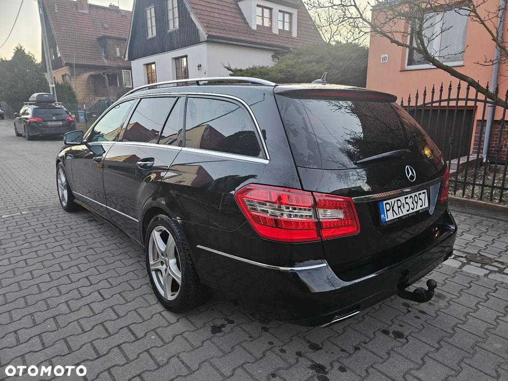 Mercedes-Benz Klasa E 200 CGI BlueEFFICIENCY 7G-TRONIC Avantgarde - 4