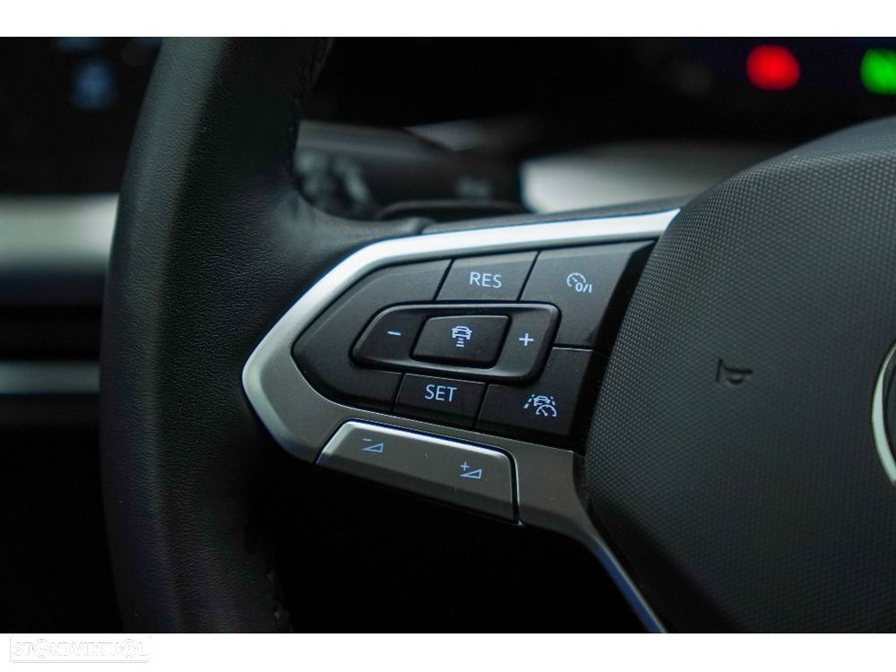 VW Golf Variant 2.0 TDi Life DSG - 24
