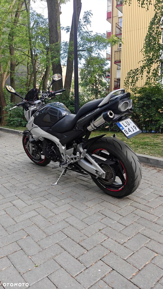 Suzuki GSR - 3