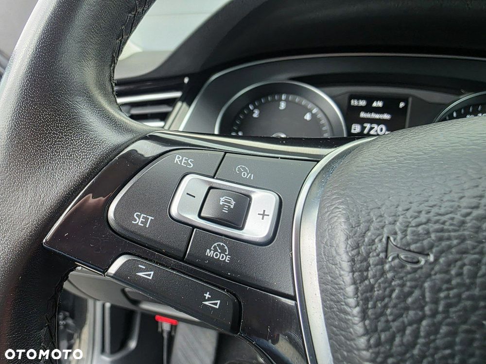 Volkswagen Passat - 11