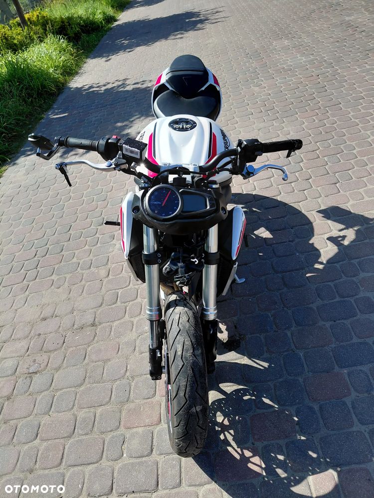 Triumph Street Triple - 8