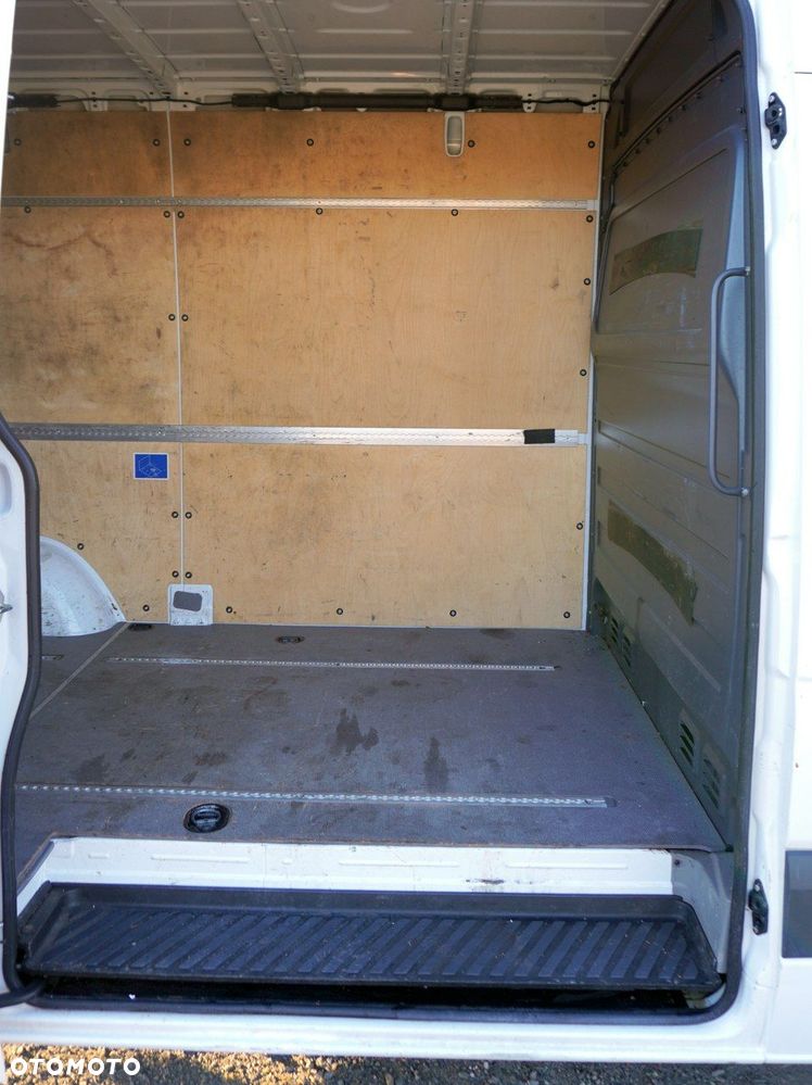 Mercedes-Benz Sprinter - 16