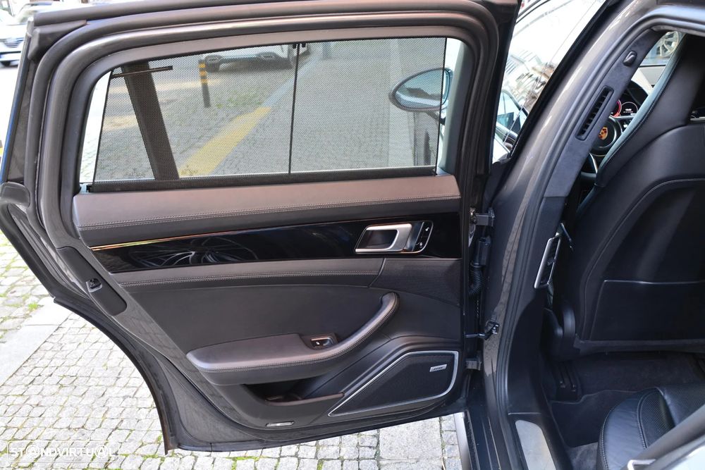 Porsche Panamera Sport Turismo Turbo S E-Hybrid - 31