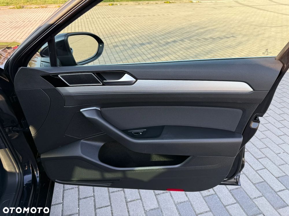 Volkswagen Passat 2.0 TDI SCR DSG Highline - 33