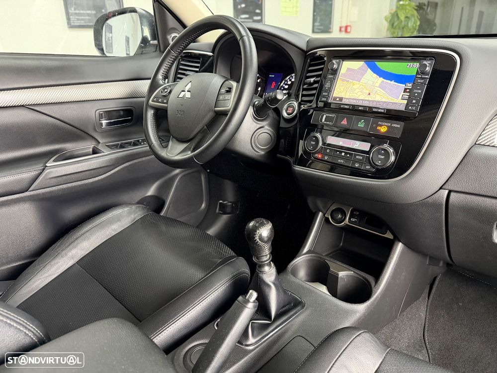 Mitsubishi Outlander 2.2 DI-D Intense - 25