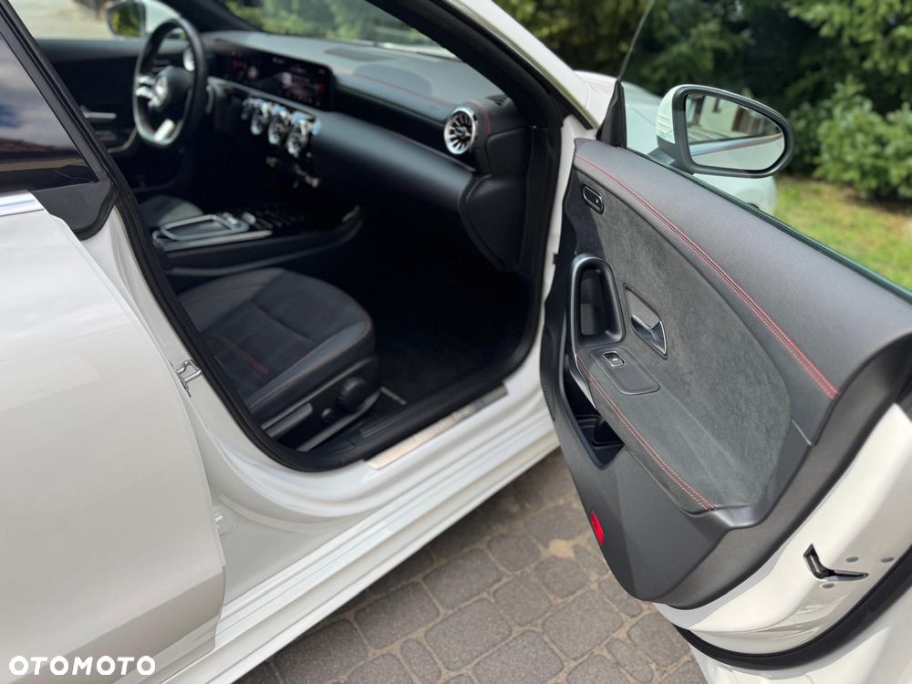 Mercedes-Benz CLA 200 mHEV AMG Line 7G-DCT - 28