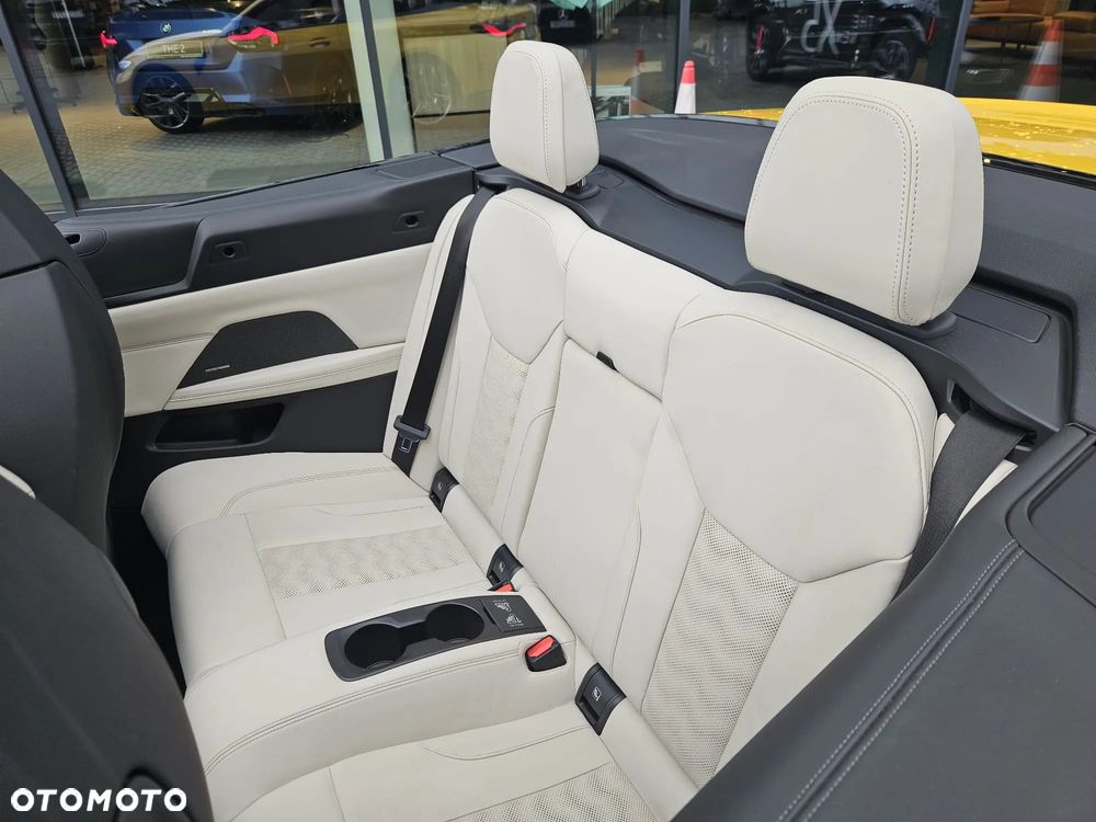 BMW M4 Cabrio Competition M xDrive - 25