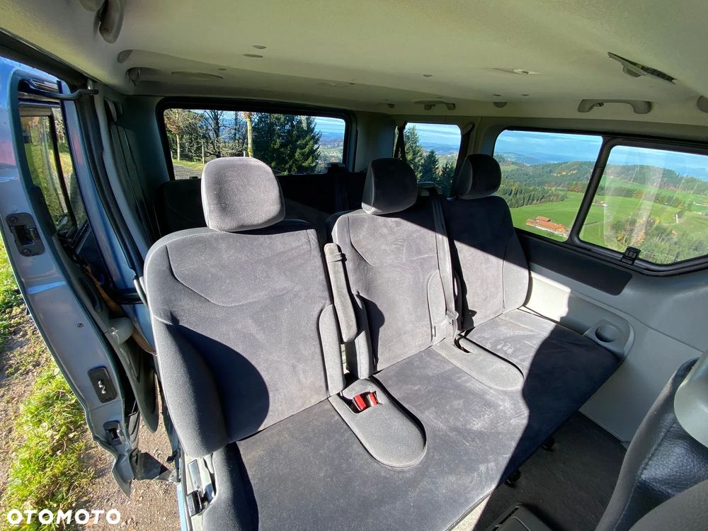 Renault Trafic Grand Passenger Black Edition - 10