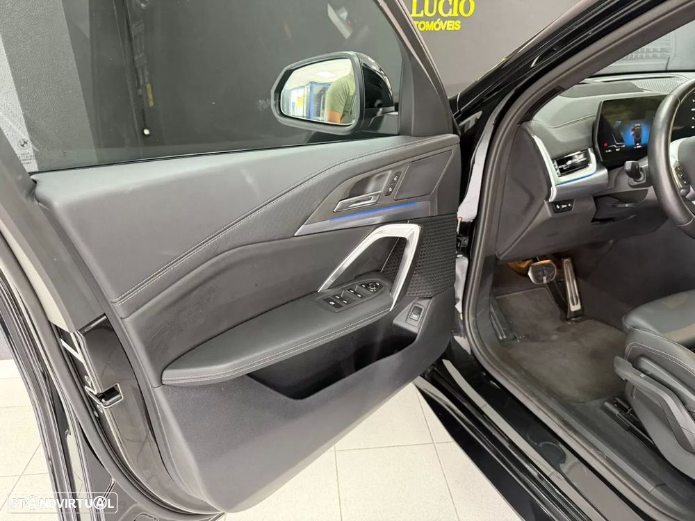 BMW iX2 eDrive20 Pack Desportivo M - 39