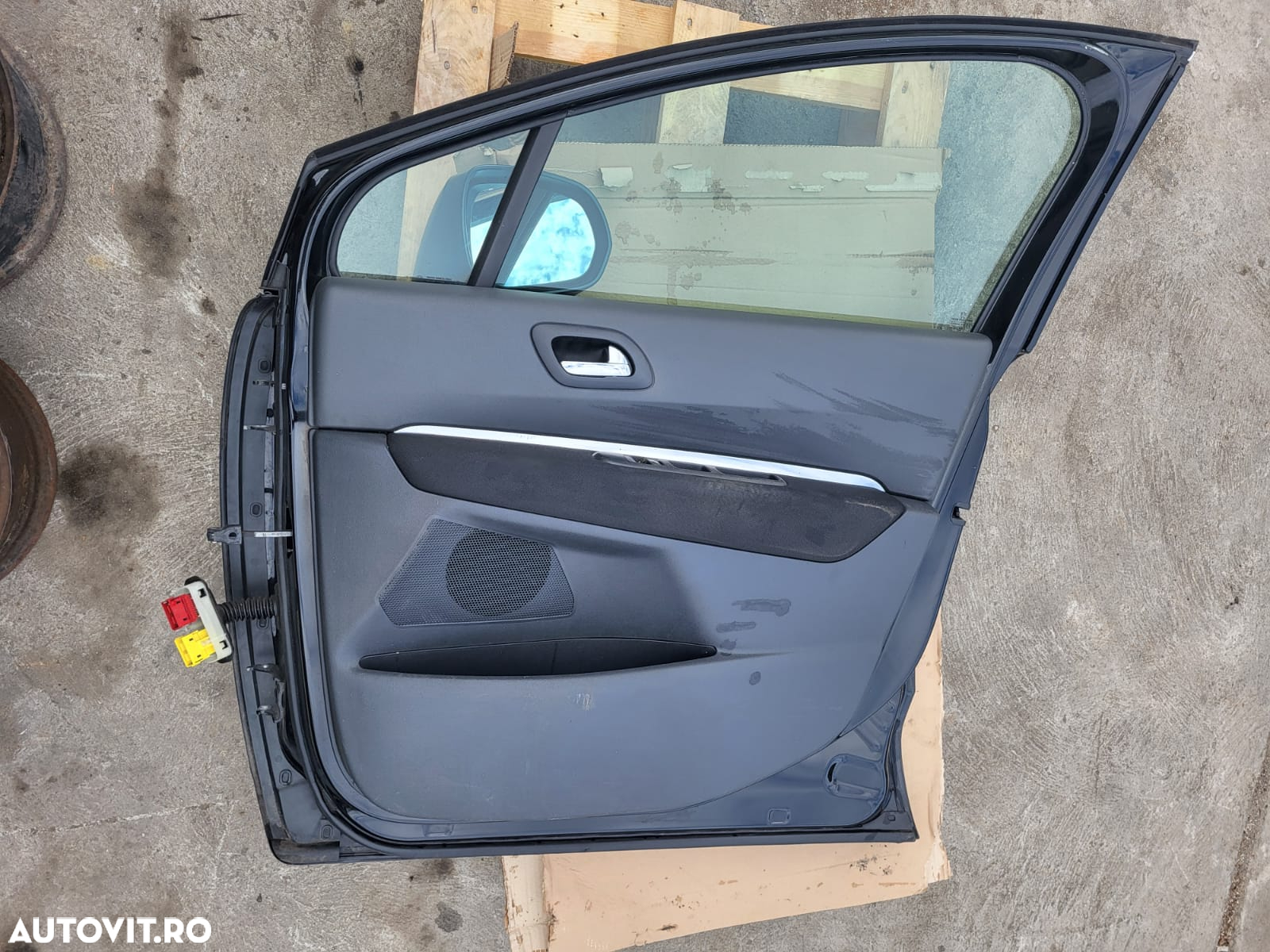 Vindem usa dreapta fata  Peugeot 3008 - 4