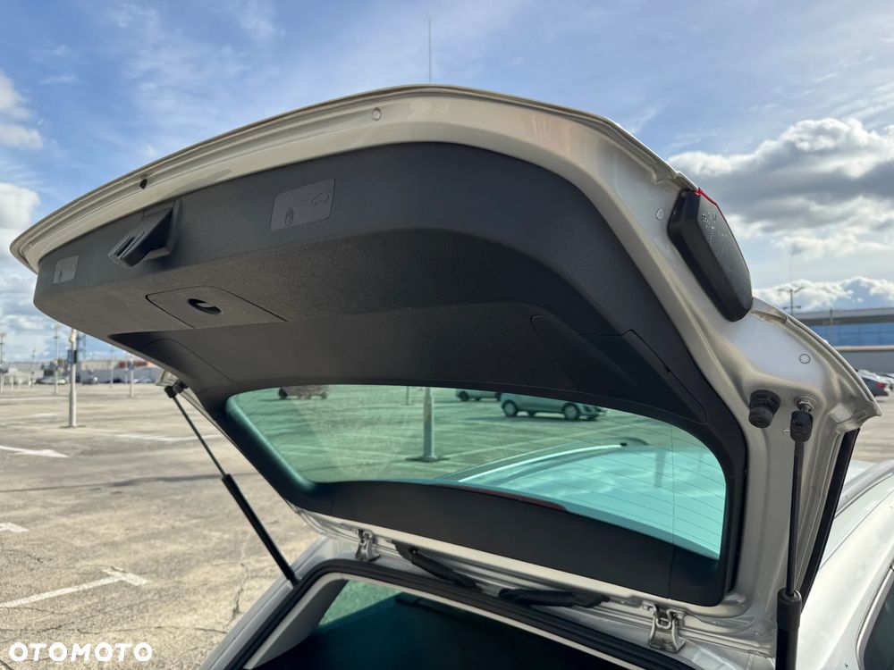 Volkswagen Golf 1.6 TDI BlueMotion Comfortline - 15