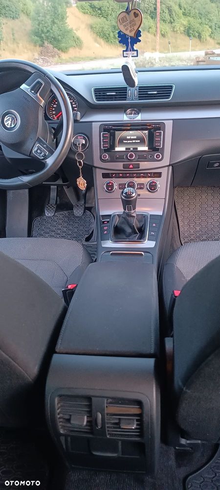 Volkswagen Passat - 4