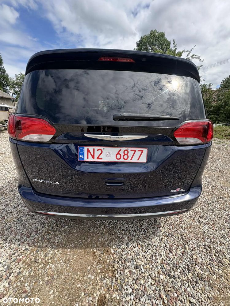 Chrysler Pacifica - 11