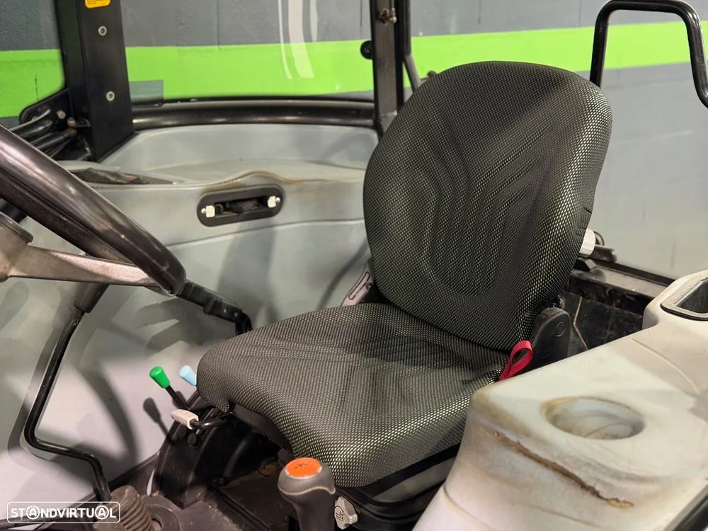 New Holland TD5050 Cabine AC 4RM - 14