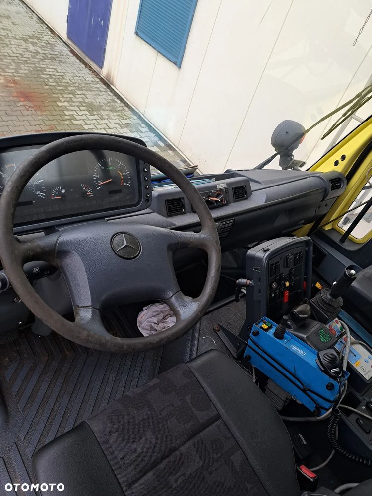 Mercedes-Benz Unimog U400 - 3