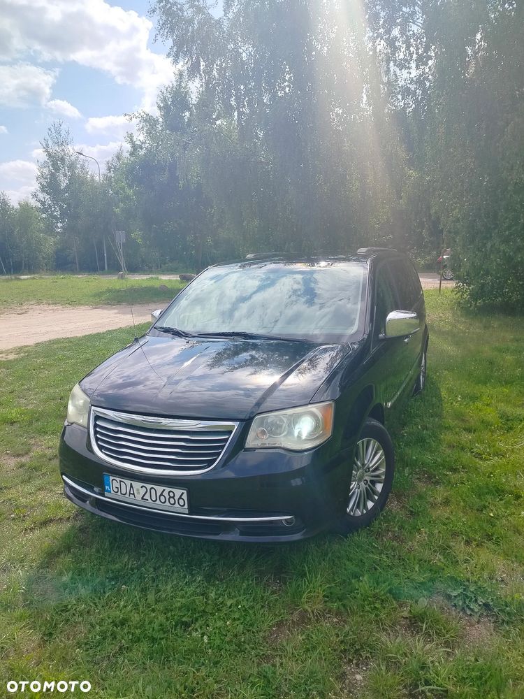 Chrysler Town & Country - 5