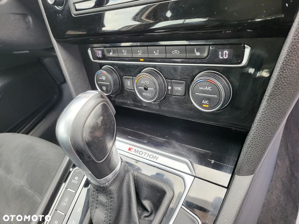 Volkswagen Passat Variant 2.0 TDI SCR 4Motion DSG Highline - 12