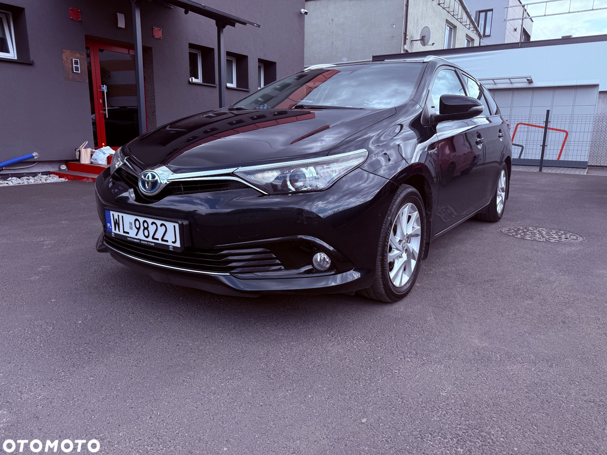 Toyota Auris Hybrid 135 Premium - 1
