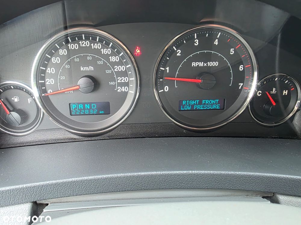Jeep Grand Cherokee - 12