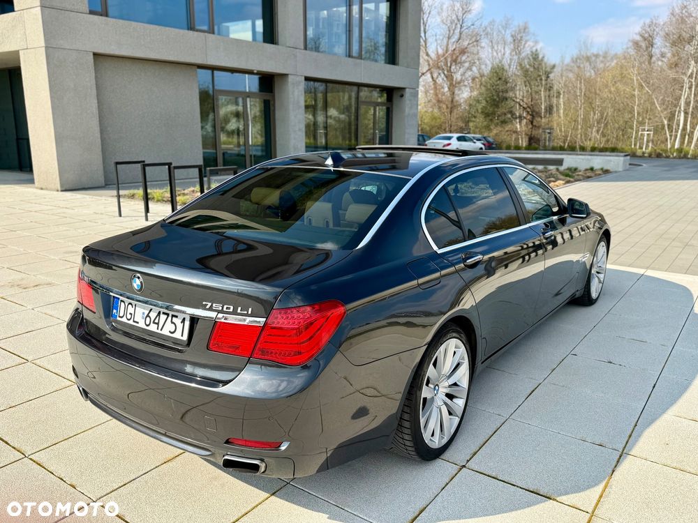 BMW Seria 7 750Li xDrive - 9