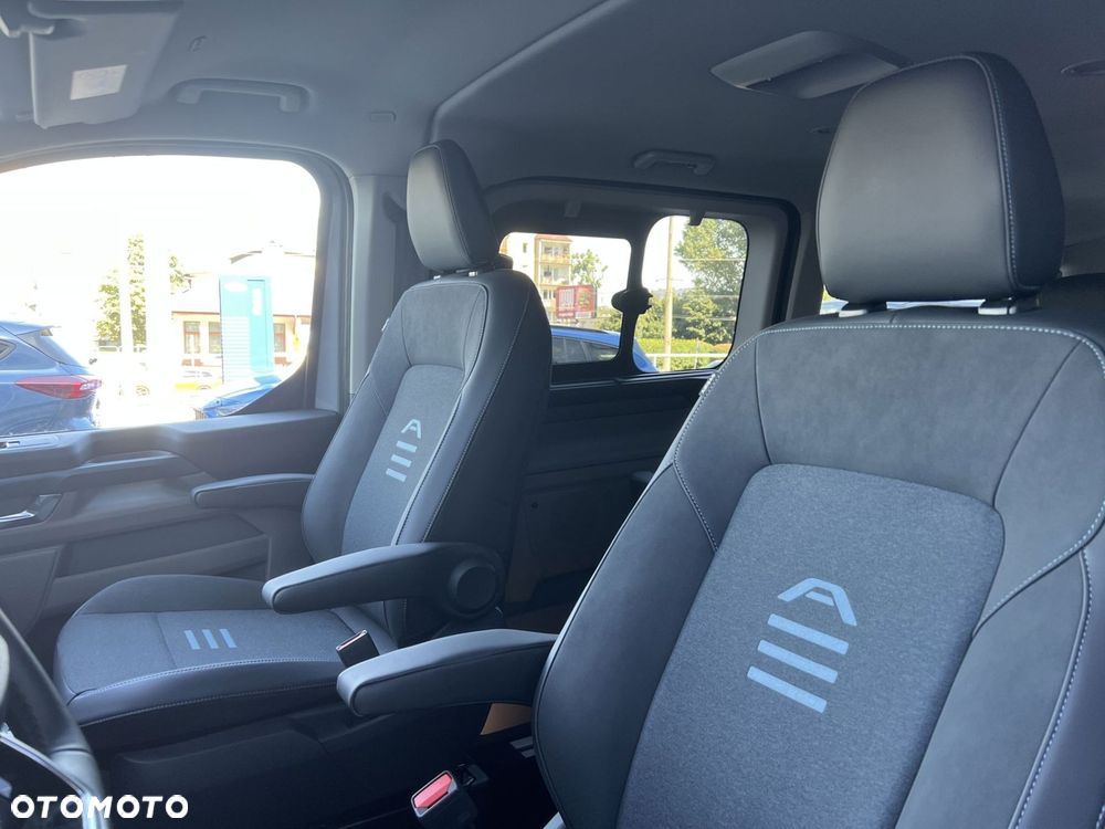 Ford Tourneo Custom - 11
