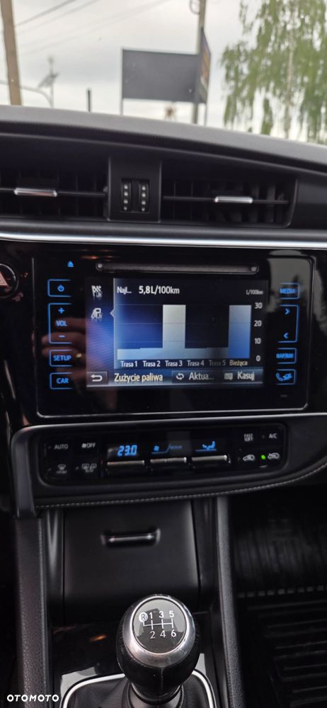 Toyota Auris 1.6 D-4D Design Edition - 27