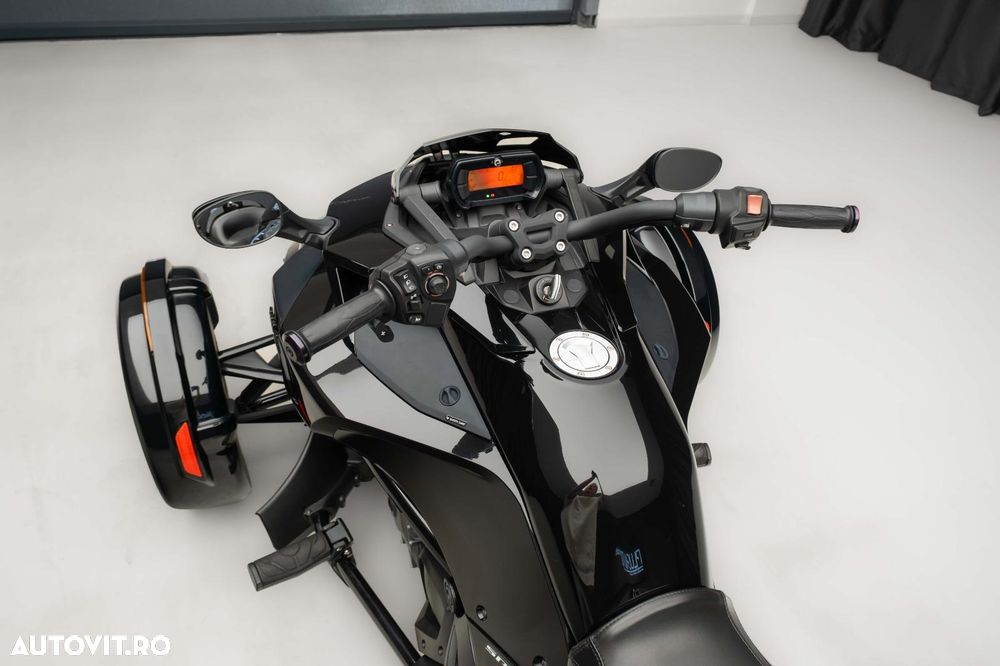 Can-Am Spyder - 6