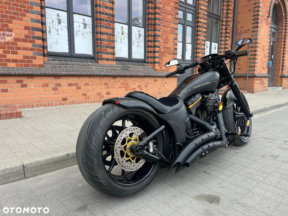 Harley-Davidson Softail Breakout - 7