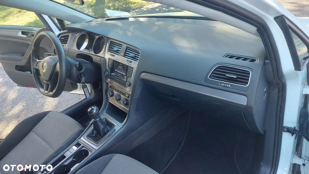 Volkswagen Golf 1.6 TDI BlueMotion Comfortline - 26