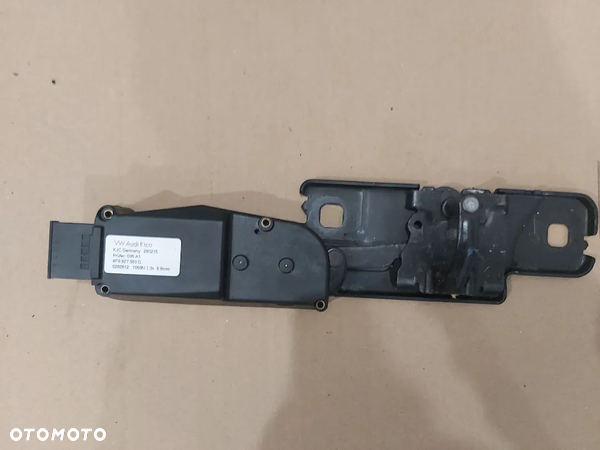ZAMEK DOCIĄG KLAPY BAGAŻNIKA 4F9827383G AUDI SQ5