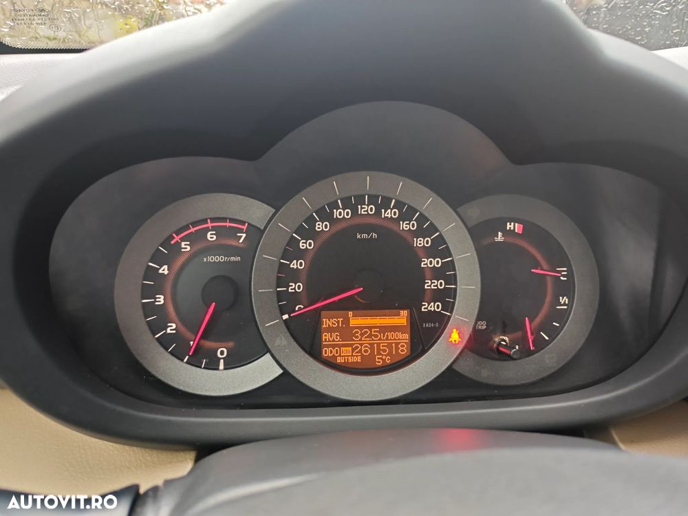 Toyota RAV4 2.2 D-4D Luxury - 9