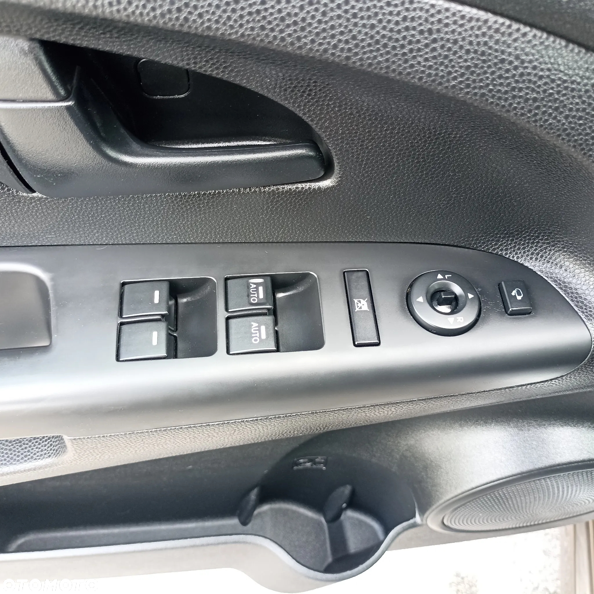 Kia Venga 1.6 CRDi 128 Titanium Collection - 10