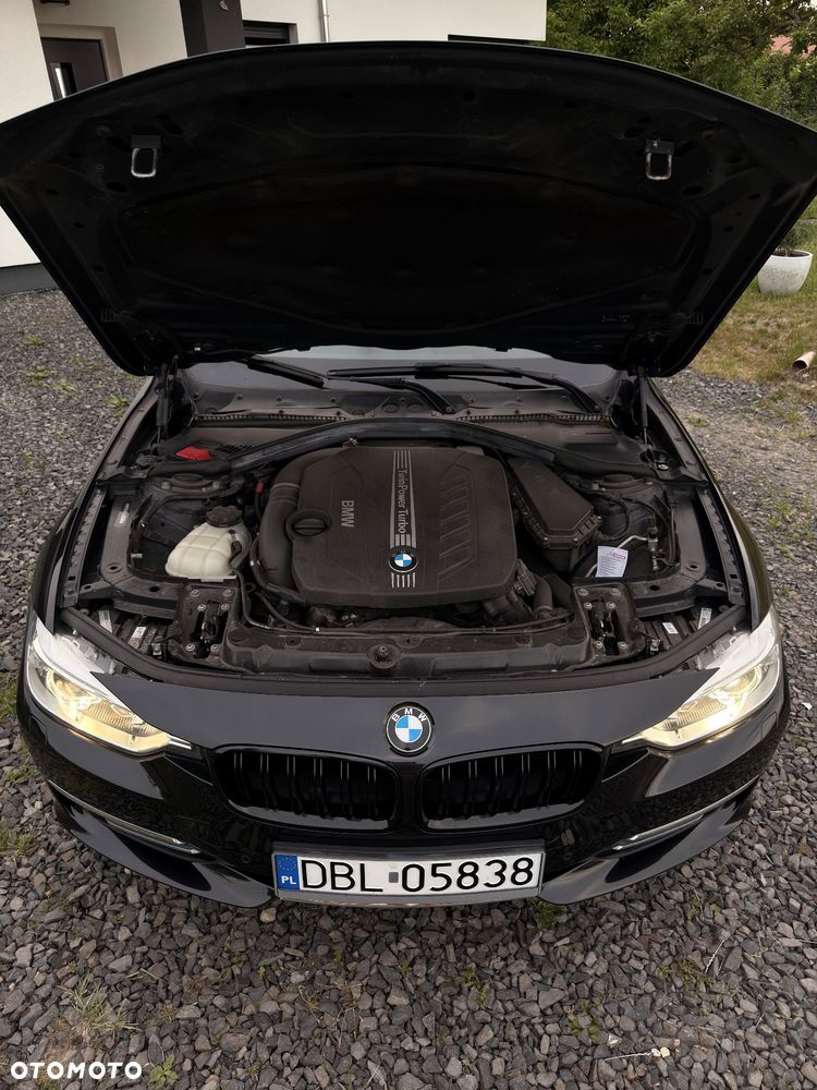 BMW Seria 3 330d xDrive Sport Line EU6 - 29