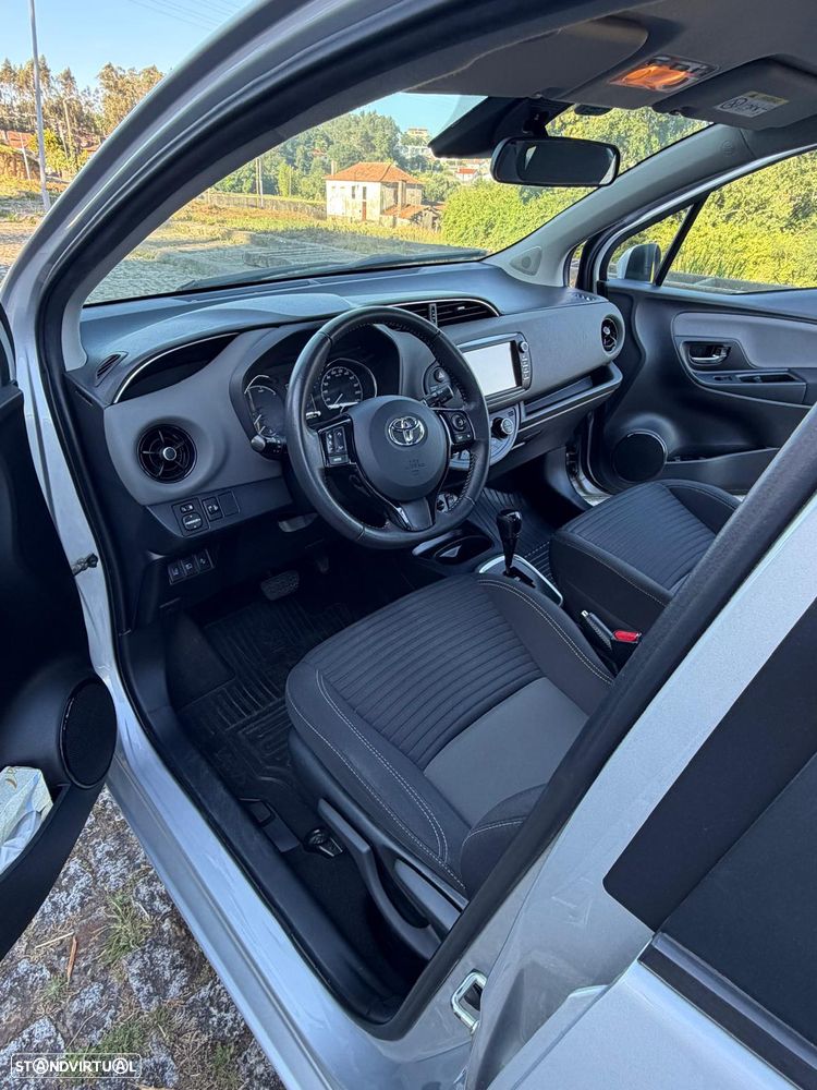 Toyota Yaris 1.5 HSD Comfort - 12