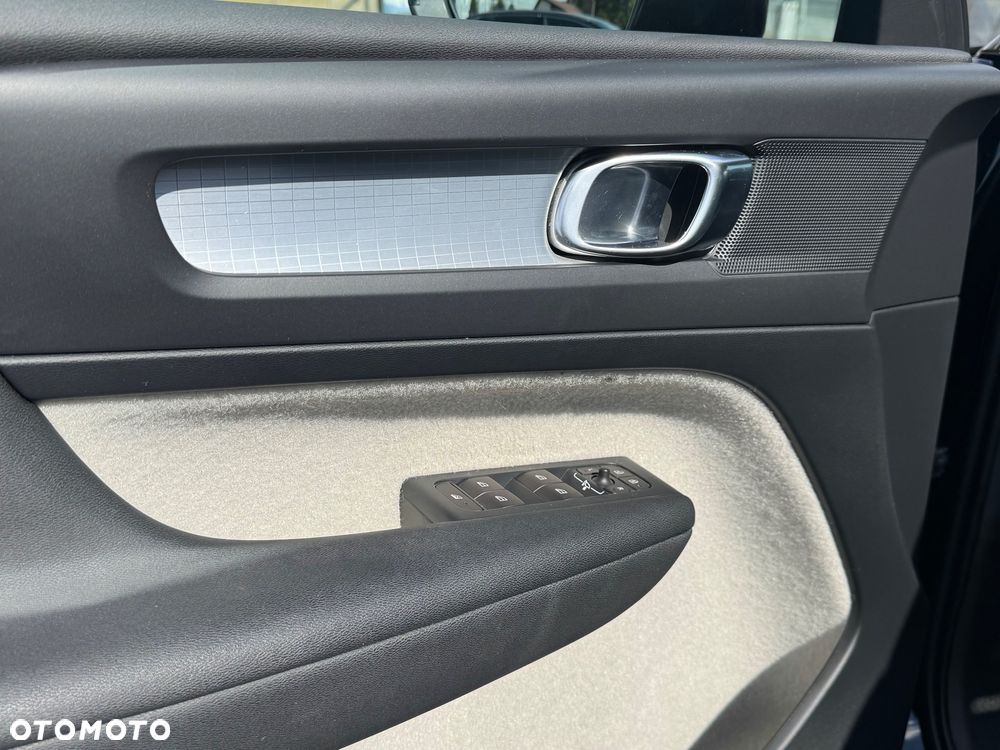 Volvo XC 40 - 18