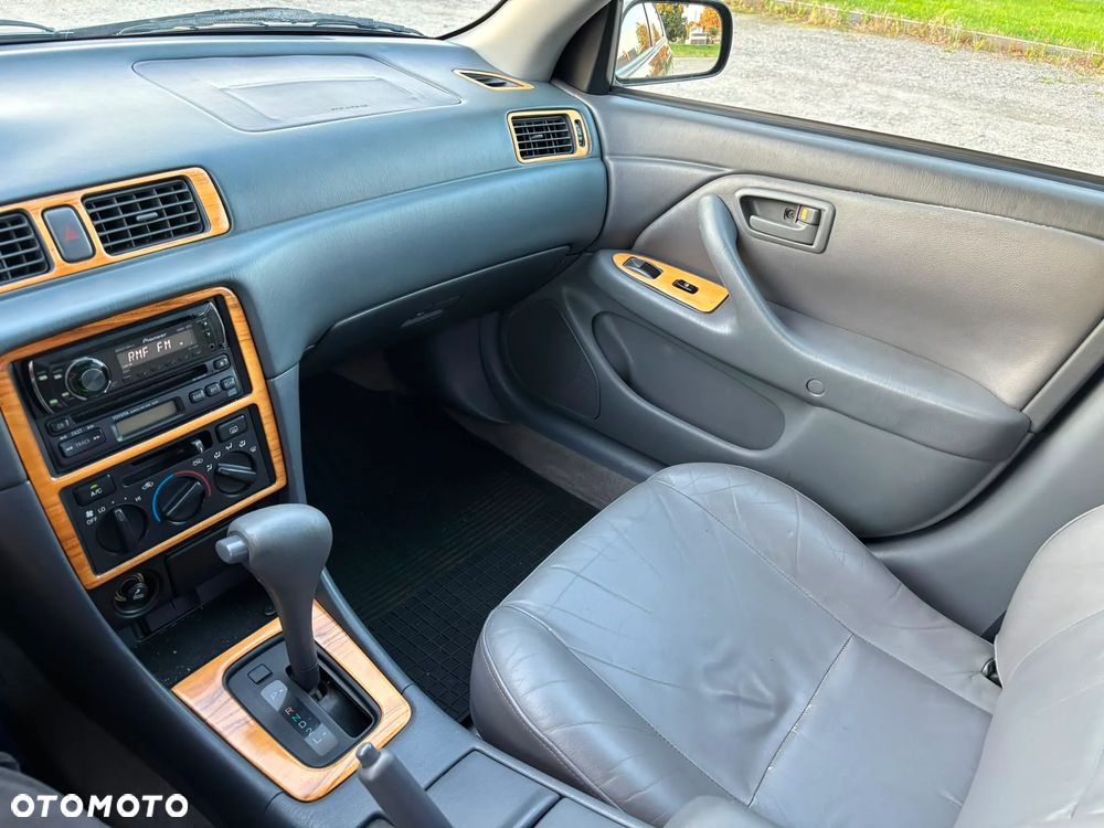 Toyota Camry - 18