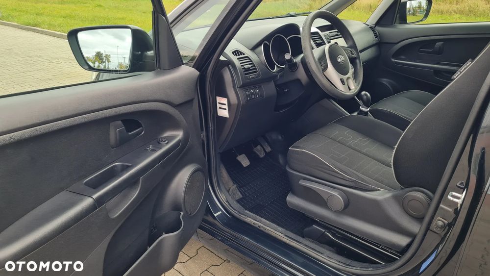 Kia Venga 1.4 CVVT Attract - 32