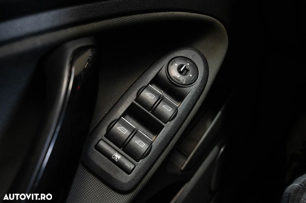 Ford Kuga 2.0 TDCi 4WD Powershift Titanium - 24
