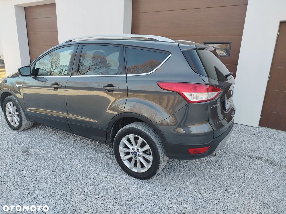 Ford Kuga 2.0 TDCi 2x4 Titanium - 4