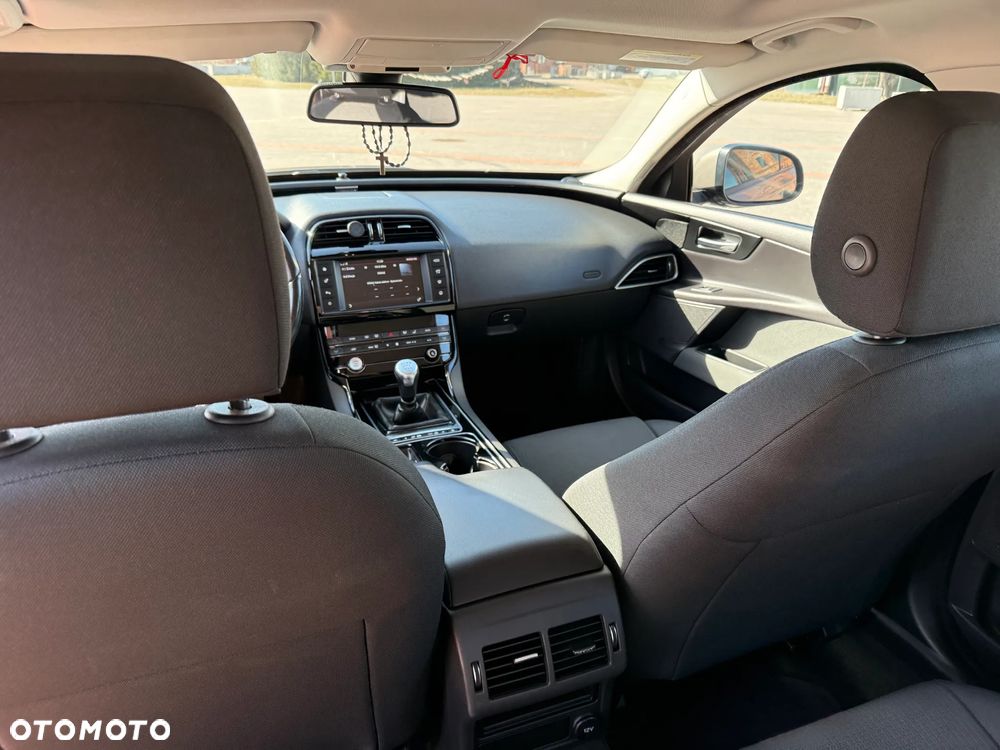 Jaguar XE 2.0 D Pure - 22