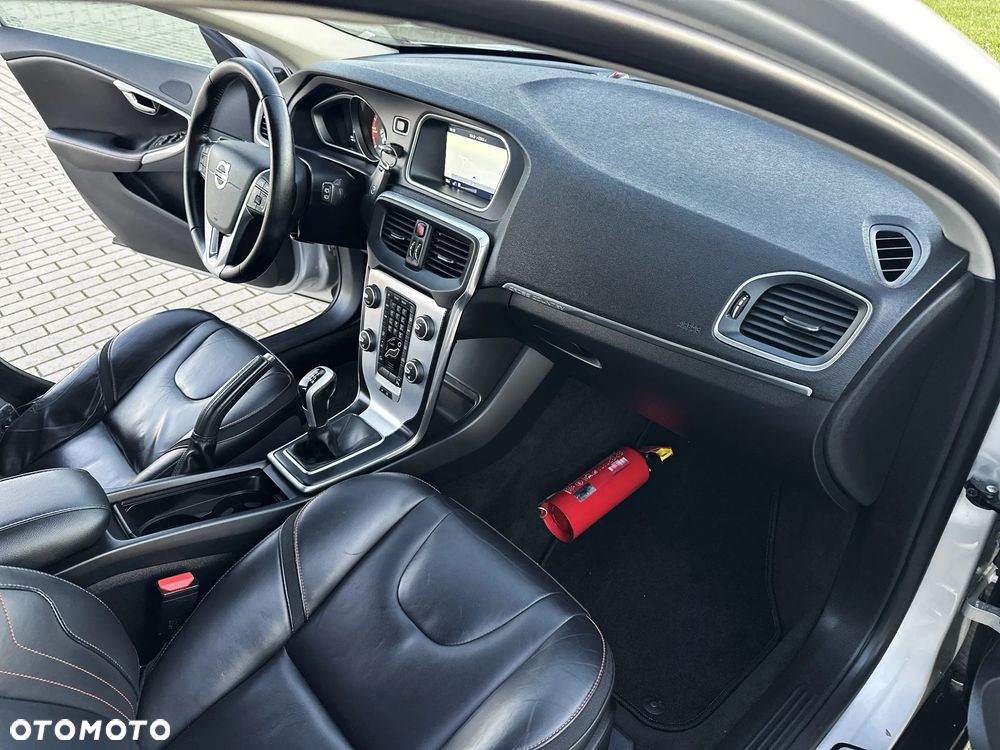 Volvo V40 Cross Country D2 Drive-E Ocean Race - 19