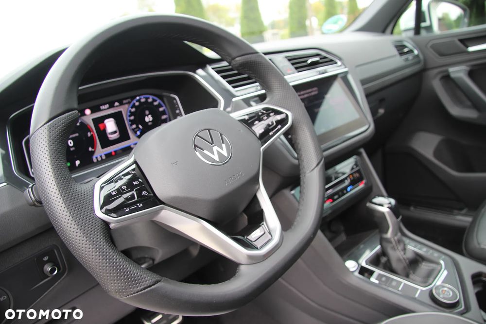 Volkswagen Tiguan 2.0 TDI SCR 4MOTION DSG R-Line - 28