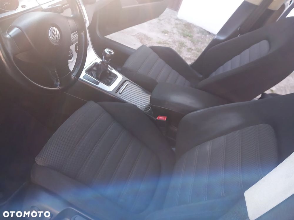 Volkswagen Passat 2.0 TDI BlueMotion Technology Comfortline - 21